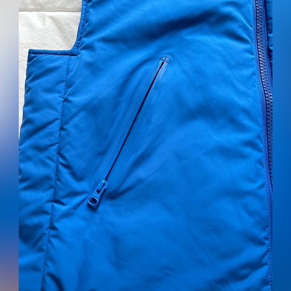 Lacoste sleeveless puffer vest in a soft bleu - Picture 3 of 9